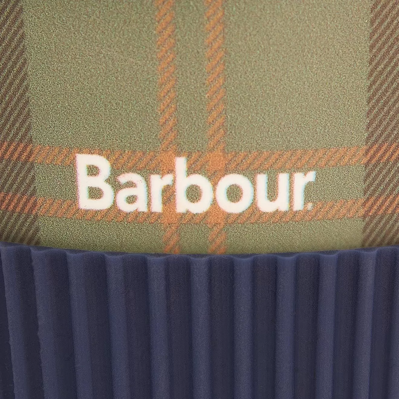 Barbour Beanie and Travel Mug Gift Set Navy / Classic Tartan